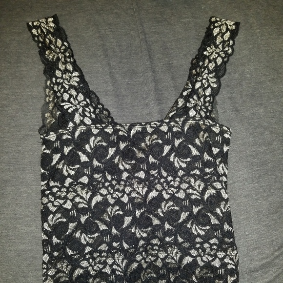 Beautiful and unique Sleeveless lace top - Picture 5 of 5